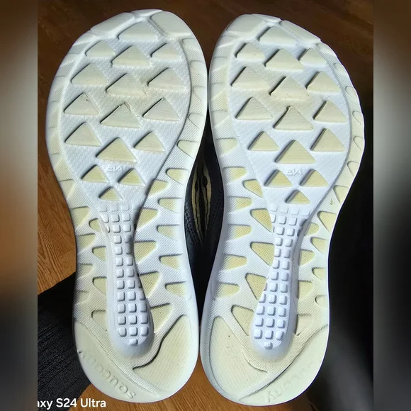 Sz 9 Women's SAUCONY KINETA RELAY Grey Running Shoes - Picture 8 of 8